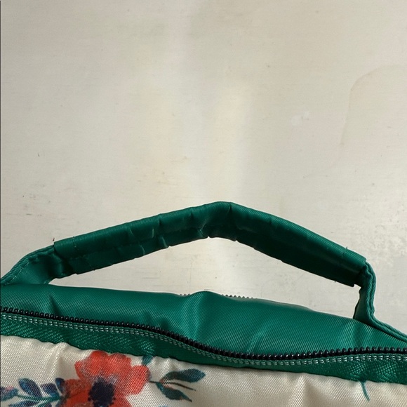 Lug Emerald Quilted Crossbody Bag - Picture 9 of 9